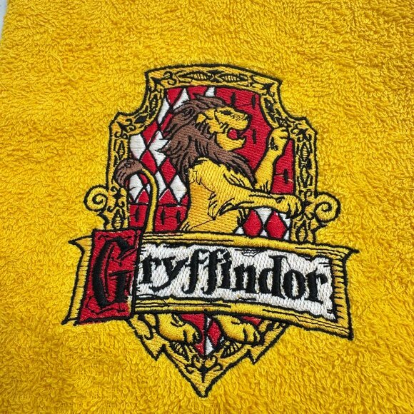 Harry Potter Towels Embroidered Gryffindor Hand Towel Set Hogwarts Wizard Witch - Picture 9 of 11